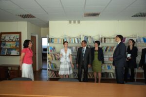 3_Poseshchaet_shkoly_A_900_600