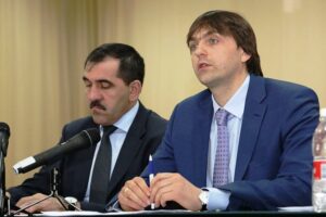 4_Provodit_soveshchaniya_A_900_600